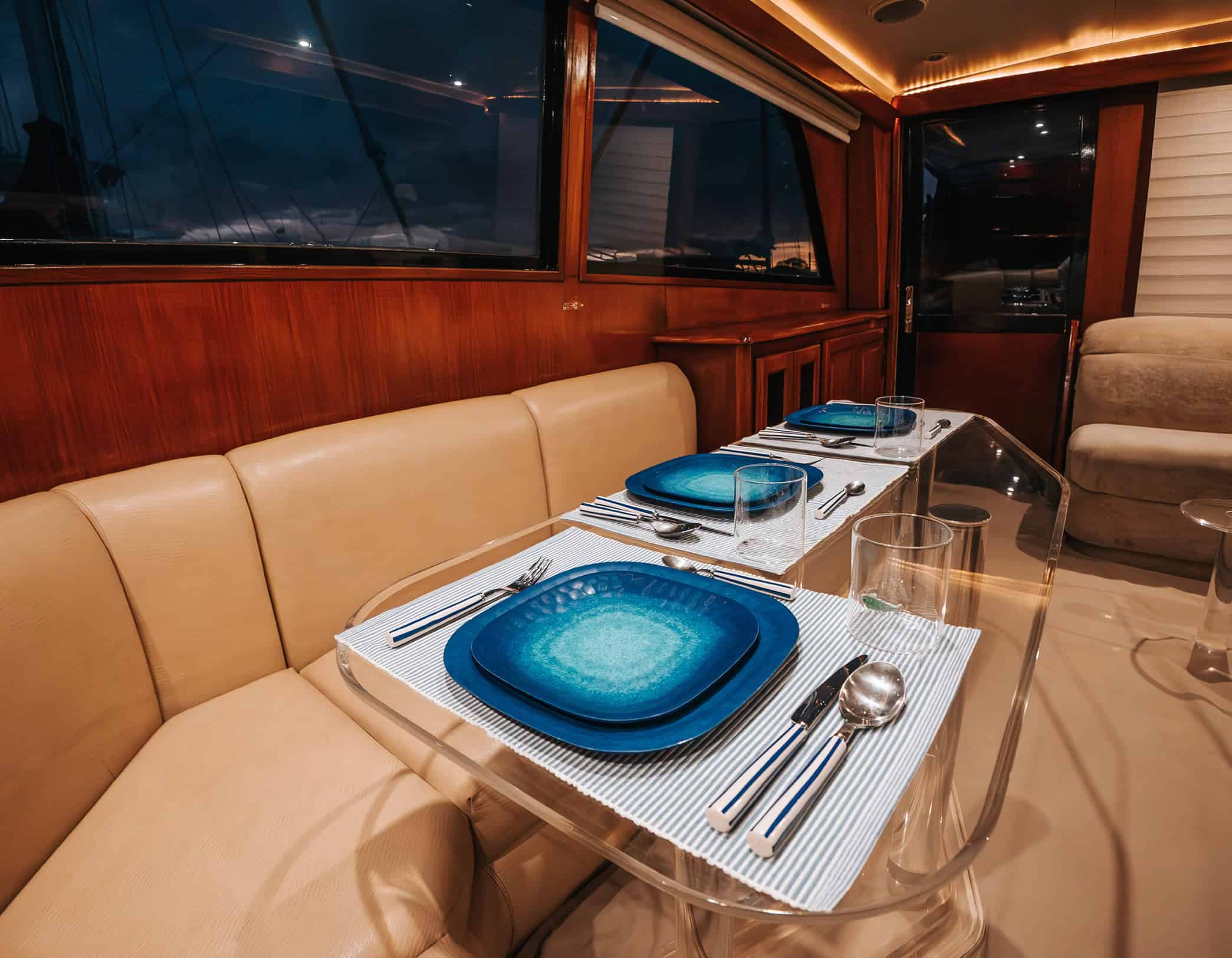 Jackpot Yatch Dining Table