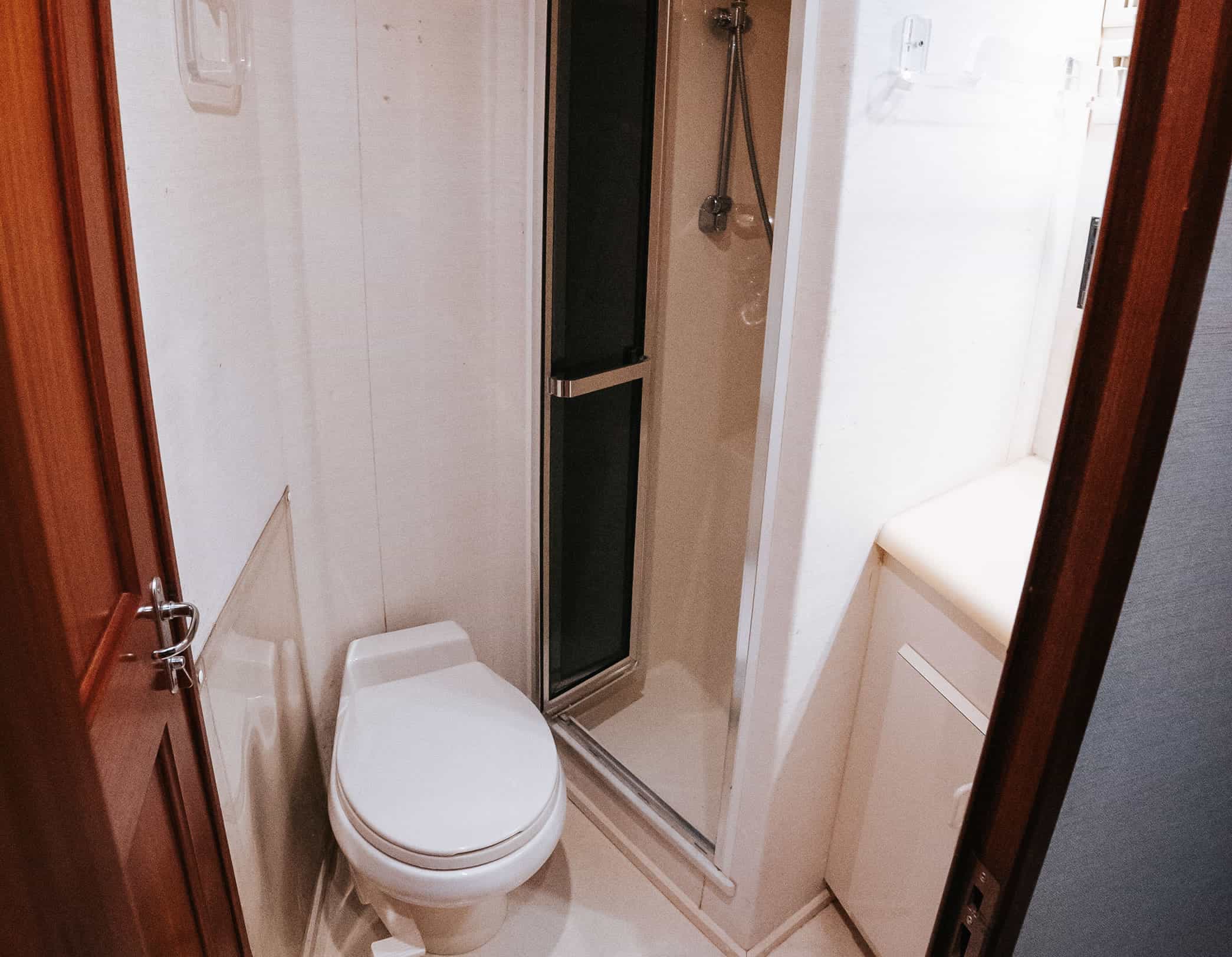 Jackpot Yatch Guest Bathroom