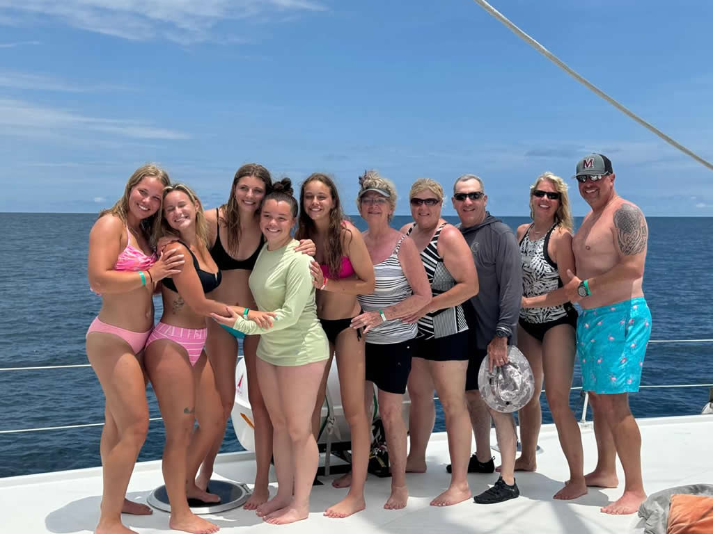 People is enjoying a vacation on the “Why Not” boat during the Catamaran Papagayo Tour.